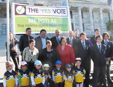 yesvote-parliament-group-photo